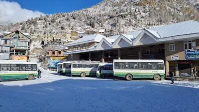 The snow-covered Keylong bus stand in Himachal Pradesh on Sunday. (HT Photo) The snow-covered Keylong bus stand in Himachal Pradesh on Sunday. (HT Photo)