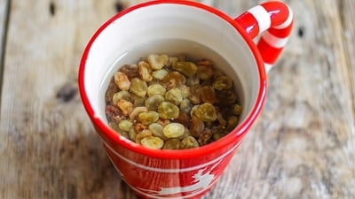 4 Soaked figs and raisins: Soaking them overnight can enhance their digestibility. Eating soaked raisins and figs on an empty stomach may provide a quick energy boost, aid digestion, and support overall health. 4 Soaked figs and raisins: Soaking them overnight can enhance their digestibility. Eating soaked raisins and figs on an empty stomach may provide a quick energy boost, aid digestion, and support overall health. 