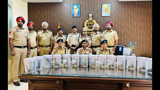 The Khanna police have uncovered a disturbing trend where weapon suppliers are targeting vulnerable youngsters through social networking sites, enticing them with promises of lucrative commissions and using them as couriers to supply illegal weapons. (HT File Photo)