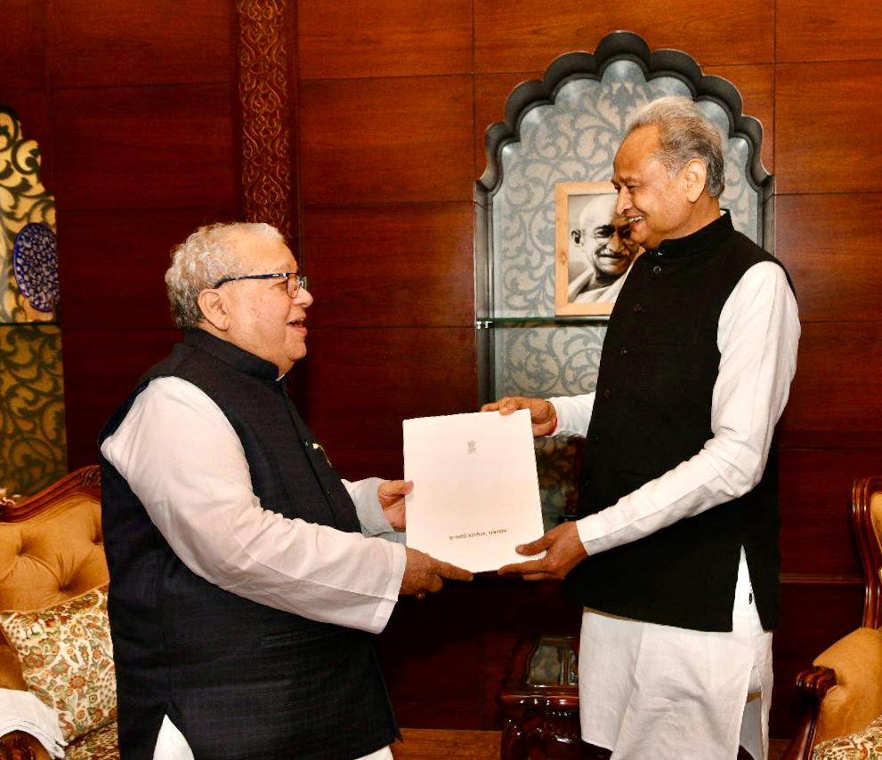Ashok Gehlot handed over his resignation to Governor Kalraj Mishra Ashok Gehlot handed over his resignation to Governor Kalraj Mishra