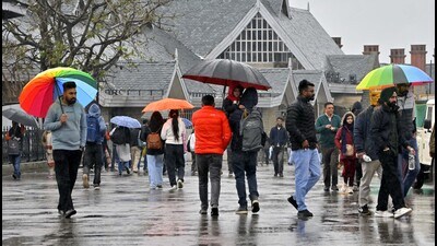 Contrary to the weather department’s earlier prediction of dry weather in the state till December 10, various parts of Himachal Pradesh witnessed inclement weather, prompting the weather department to issue a yellow warning for thunderstorms and lightning at isolated places. (HT Photo) Contrary to the weather department’s earlier prediction of dry weather in the state till December 10, various parts of Himachal Pradesh witnessed inclement weather, prompting the weather department to issue a yellow warning for thunderstorms and lightning at isolated places. (HT Photo)