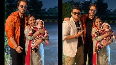 SRK posing with Jatin Gupta and his family. (Instagram/@Jatin Gupta) SRK posing with Jatin Gupta and his family. (Instagram/@Jatin Gupta)