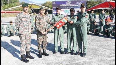 The team will hoist the national flag along with the Indian Army flag and other banners, high above in the skies from Kashmir to Kanyakumari. (HT Photo) The team will hoist the national flag along with the Indian Army flag and other banners, high above in the skies from Kashmir to Kanyakumari. (HT Photo)