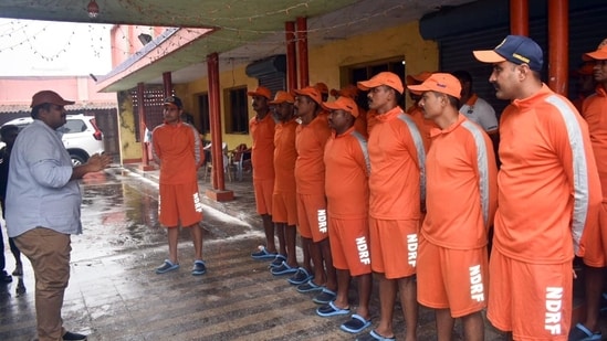 Thiruvallur District Collector Prabhushankar visited the NDRF camp in the location and briefed the team about the impeding Cyclone Michaung and preparedness, in Thiruvallur on Saturday. Cyclone Michaung is anticipated to approach the coastal areas of Andhra Pradesh, with the India Meteorological Department forecasting winds reaching up to 100 kilometers (62 miles) per hour. Moderate rains are expected in parts of the state, as well as in Tamil Nadu and Odisha on Monday, with heavy rainfall anticipated on Tuesday,(ANI)
