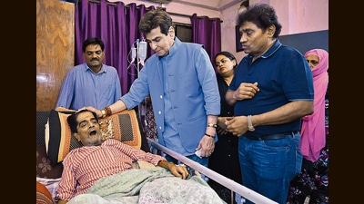 Actors Johnny Lever and Jitendra meets Veteran Actor Naeem Sayyed (Junior Mehmood) on Tuesday. (Anshuman Poyrekar/ HT Photo) Actors Johnny Lever and Jitendra meets Veteran Actor Naeem Sayyed (Junior Mehmood) on Tuesday. (Anshuman Poyrekar/ HT Photo)