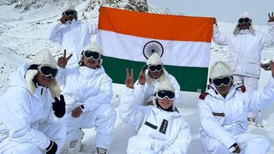Captain Geetika Koul (centre) is the Indian Army’s first woman medical officer to be deployed at Siachen, the world’s highest battlefield. (X/firefurycorps) Captain Geetika Koul (centre) is the Indian Army’s first woman medical officer to be deployed at Siachen, the world’s highest battlefield. (X/firefurycorps)
