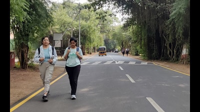 Previously, if rickshaws were not available, students and parents were facing issues reaching the SPPU main building from the entrance gate. (RAHUL RAUT/ HT PHOTO) Previously, if rickshaws were not available, students and parents were facing issues reaching the SPPU main building from the entrance gate. (RAHUL RAUT/ HT PHOTO)