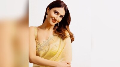 With nude eyeshadow, mascara-coated lashes, contoured cheeks, luminous highlighter and shiny pink lipstick. She rounded off her glam look with her hair left loose in the centre part. (Instagram/@ _vaanikapoor_) With nude eyeshadow, mascara-coated lashes, contoured cheeks, luminous highlighter and shiny pink lipstick. She rounded off her glam look with her hair left loose in the centre part. (Instagram/@ _vaanikapoor_)
