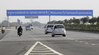 According to Yeida, 45% of accidents are a result of drivers falling asleep at the wheel, while speeding accounts for 19% and violation of traffic rules accounts for 11% of accidents on the expressway that witnessed 341 accidents between January and October this year. (HT Archive) According to Yeida, 45% of accidents are a result of drivers falling asleep at the wheel, while speeding accounts for 19% and violation of traffic rules accounts for 11% of accidents on the expressway that witnessed 341 accidents between January and October this year. (HT Archive)