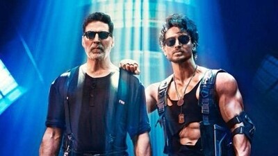 Actors Akshay Kumar and Tiger Shroff in a stiill from Bade Miyan Chote Miyan drop. Actors Akshay Kumar and Tiger Shroff in a stiill from Bade Miyan Chote Miyan drop.