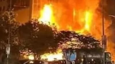 Karachi Mall Fire: Black smoke billows into the sky. Karachi Mall Fire: Black smoke billows into the sky.