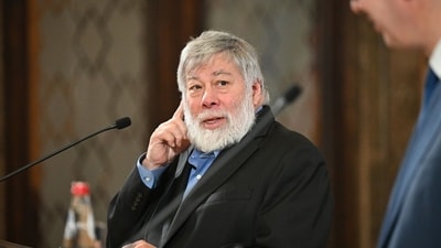 Steve Wozniak, co-founder of Apple Inc., left, and Aleksandar Vucic, Serbia's president, during a news conference in Belgrade, Serbia, on Wednesday, Dec. 6, 2023. (Bloomberg) Steve Wozniak, co-founder of Apple Inc., left, and Aleksandar Vucic, Serbia's president, during a news conference in Belgrade, Serbia, on Wednesday, Dec. 6, 2023. (Bloomberg)