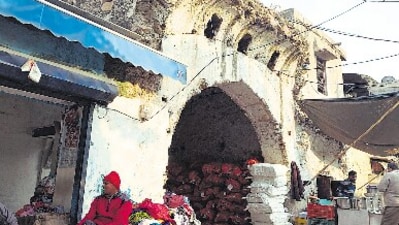 Ghamandan Sarai gateway in Sadar Bazar, Gurugram. Ghamandan Sarai gateway in Sadar Bazar, Gurugram.
