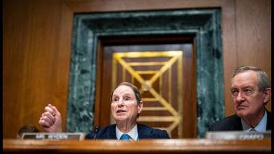 Senator Ron Wyden (Bloomberg) Senator Ron Wyden (Bloomberg)