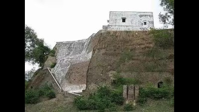 Within the fort ruins, an ancient Ram Janaki temple is present. (HT Photo)