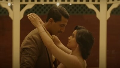 Vicky Kaushal and Sanya Malhotra in a still from Sam Bahadur song Itni Si Baat. Vicky Kaushal and Sanya Malhotra in a still from Sam Bahadur song Itni Si Baat.