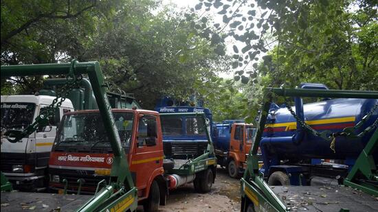 Municipal officials said all vehicles will be fitted with GPS devices to track their routes from a centralised control room. About 200 of these will be provided exclusively for door-to-door collection in residential areas. (Sakib Ali/HT Photo)