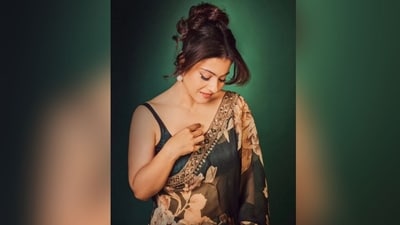 With the help of hairstylist Sangeeta Hegde, Kajol styled her lush locks into soft curls and tied them up in a messy bun, leaving a section of her hair open at the front to frame her face beautifully. (Instagram/@kajol) With the help of hairstylist Sangeeta Hegde, Kajol styled her lush locks into soft curls and tied them up in a messy bun, leaving a section of her hair open at the front to frame her face beautifully. (Instagram/@kajol)