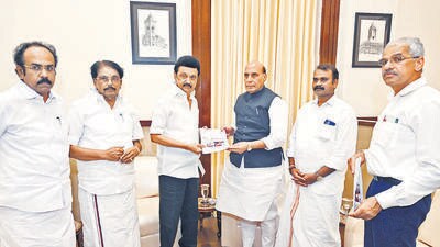 Defence Minister Rajnath Singh with Tamil Nadu chief minister MK Stalin in Chennai on Thursday. (ANI) Defence Minister Rajnath Singh with Tamil Nadu chief minister MK Stalin in Chennai on Thursday. (ANI)