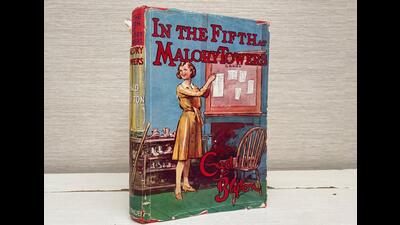 Enid Blyton’s stories always had many descriptions of food, from picnic lunches to midnight feasts .