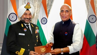 In a press release on Thursday, Defence Minister Rajnath Singh urged the public to generously contribute to the Armed Forces Flag Day (AFFD) Fund, encouraging everyone to participate in the government's initiative to support the well-being of 'Veer Naris,' ex-servicemen, and their families. (PTI) In a press release on Thursday, Defence Minister Rajnath Singh urged the public to generously contribute to the Armed Forces Flag Day (AFFD) Fund, encouraging everyone to participate in the government's initiative to support the well-being of 'Veer Naris,' ex-servicemen, and their families. (PTI)