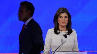 Republican presidential candidate and former U.S. Ambassador to the United Nations Nikki Haley looks on as fellow candidate businessman Vivek Ramaswamy passes by, during a break at the fourth Republican candidates' U.S. presidential debate of the 2024 U.S. presidential campaign at the University of Alabama in Tuscaloosa, Alabama, U.S. December 6, 2023. REUTERS/Brian Snyder (REUTERS)