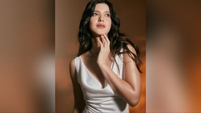 Shanaya's outfit is the perfect blend of grace and class. As wedding season is here, Shanaya's dress is a perfect inspiration for a cocktail night. It can be styled in a variety of ways to suit your style and occasion. (Instagram/@shanayakapoor02) Shanaya's outfit is the perfect blend of grace and class. As wedding season is here, Shanaya's dress is a perfect inspiration for a cocktail night. It can be styled in a variety of ways to suit your style and occasion. (Instagram/@shanayakapoor02)