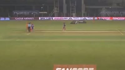 Stump-mic catches the altercation between Gautam Gambhir and Sreesanth (Hotstar) Stump-mic catches the altercation between Gautam Gambhir and Sreesanth (Hotstar)