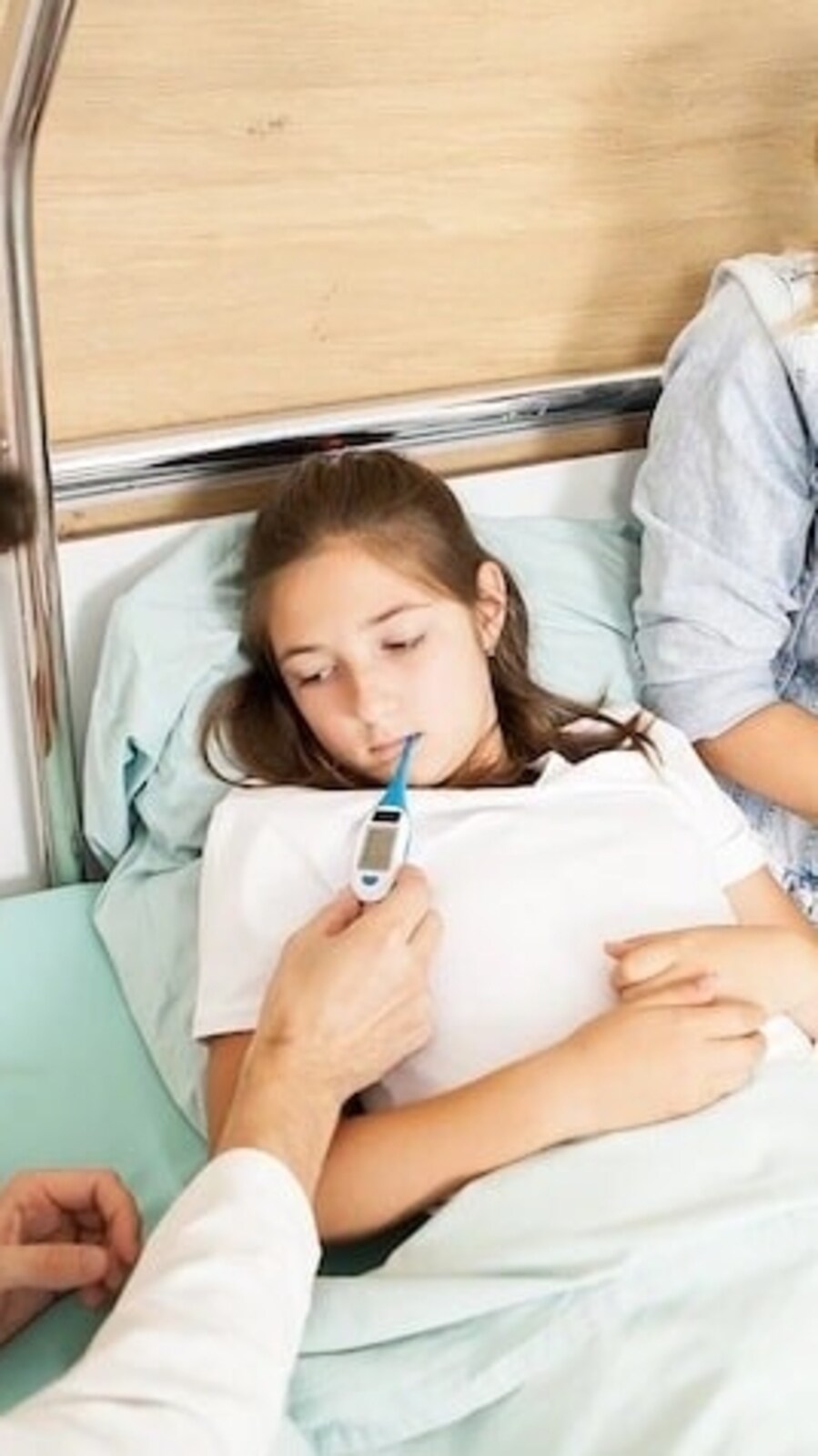 Indian government assured that "NO Mycoplasma pneumonia was detected in the 611 samples tested at the Department of Microbiology, AIIMS Delhi as a part ICMR's multiple respiratory pathogen surveillance, which included mainly severe acute respiratory illness (SARI, which comprised about 95% of these cases) by real-time PCR) (Freepik)