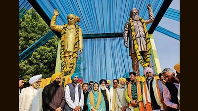A life-sized statue of former Punjab chief minister Parkash Singh Badal was unveiled alongside the statue of former deputy Prime Minister Devi Lal at Kalanwali village on Haryana-Punjab border. (HT)
