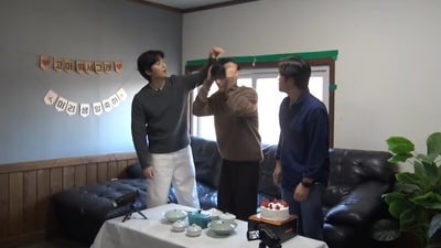 BTS' V with Park Seo-joon and Na PD. BTS' V with Park Seo-joon and Na PD.