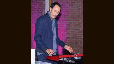 French musician Lecomte de Bregeot performing in the city (HT Photo) French musician Lecomte de Bregeot performing in the city (HT Photo)