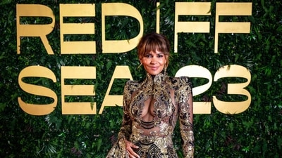Halle Berry also attended the closing ceremony of the 2023 Red Sea International Film Festival in Jeddah. While posing for pictures on the red carpet, the Hollywood actor wore a black gown with black and gold brocade embroidery. (AFP) Halle Berry also attended the closing ceremony of the 2023 Red Sea International Film Festival in Jeddah. While posing for pictures on the red carpet, the Hollywood actor wore a black gown with black and gold brocade embroidery. (AFP)
