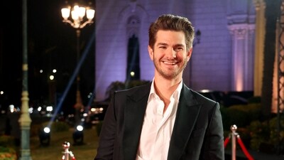 Andrew Garfield walks the red carpet during the closing ceremony for the 3rd edition of the RSFF, in Jeddah on December 7. He looked dapper in a black suit. (AFP) Andrew Garfield walks the red carpet during the closing ceremony for the 3rd edition of the RSFF, in Jeddah on December 7. He looked dapper in a black suit. (AFP)