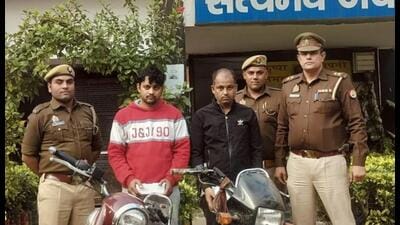 The two suspects in the custody of Sahibabad police on Friday. (HT Photo)