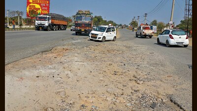 Though steps were taken to identify the problems at the crossing and measures recommended, police data for 2023 shows things have hardly improved. (HT Photo) Though steps were taken to identify the problems at the crossing and measures recommended, police data for 2023 shows things have hardly improved. (HT Photo)