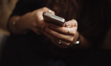 A woman's post about Airtel roaming charges has created a chatter (Representational Image). (Unsplash/@priscilladupreez) A woman's post about Airtel roaming charges has created a chatter (Representational Image). (Unsplash/@priscilladupreez)