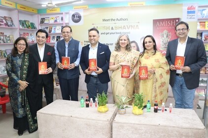 Authors Amish Tripathi and Bhawna Roy during the meet the author session held in Lucknow (HT Photo)