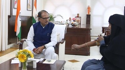 CM Shivraj meets Samina who was allegedly beaten up by her brother-in-law. (X/ChouhanShivraj) CM Shivraj meets Samina who was allegedly beaten up by her brother-in-law. (X/ChouhanShivraj)