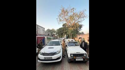 The accused was driving a Toyota Fortuner accompanied by a pilot car, a Maruti Gypsy, equipped with unauthorised hooter and PCR lights on the roof. Both vehicles were seized. (HT)