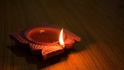 Following that, they place idols of Lord Shiva and Goddess Parvati, adorn them with garlands, light a diya, and offer sweets.&nbsp; (Unsplash)
