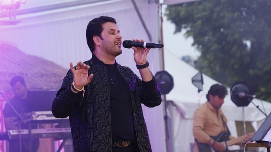 Singer Javed Ali's renditions of Sufi qalams will close this Urdu literary fest on a high note.(Photo: Shantanu Bhattacharya/HT)