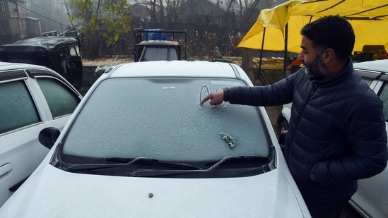 The meteorological office has mentioned a possibility of light rain or snowfall at isolated places in the higher reaches of Jammu and Kashmir from December 12 to 15.&nbsp;(ANI)