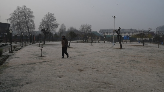Gulmarg, a famous resort in Baramulla district, got even colder with a temperature of minus 4.2 degrees Celsius, down from minus 3 degrees Celsius the night before.&nbsp;(ANI)