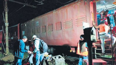 Goods trains derails near Kasara; services hit