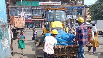 KDMC takes action against illegal hawkers near Kalyan station