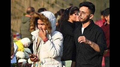 Chandigarh’s maximum temperature rose only slightly from 22.2°C on Saturday to 22.3°C on Sunday, three degrees below normal. (Keshav Singh/HT)