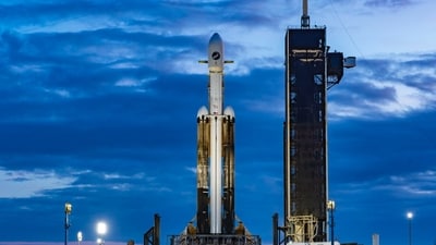 U.S. military's secretive X-37B spaceplane on launch site. (SpaceX)