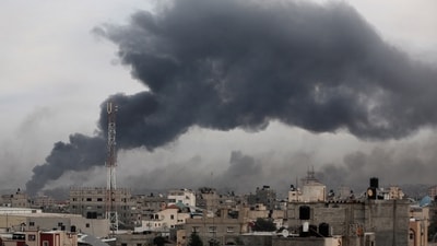 Smoke rises after Israeli strikes, amid the ongoing conflict between Israel and the Palestinian Islamist group Hamas, in Khan Younis in the southern Gaza Strip, December 10, 2023. (REUTERS)