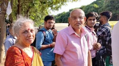 MK Vishwanathan and Madhavi Vishwanathan outside Saket court on the day that the accused were convicted on October 18 (HT Photo) MK Vishwanathan and Madhavi Vishwanathan outside Saket court on the day that the accused were convicted on October 18 (HT Photo)